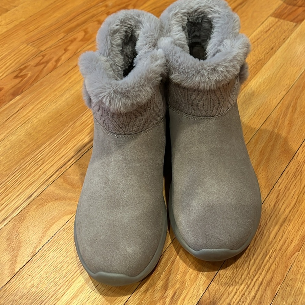 SKETCHERS FAUX FUR TRIM ANKLE BOOTS
